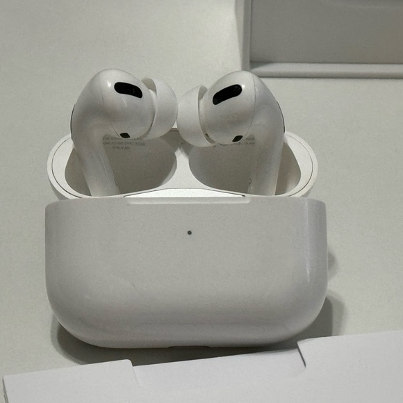 AirPods Pro - Normal Use - Picture 4 of 11